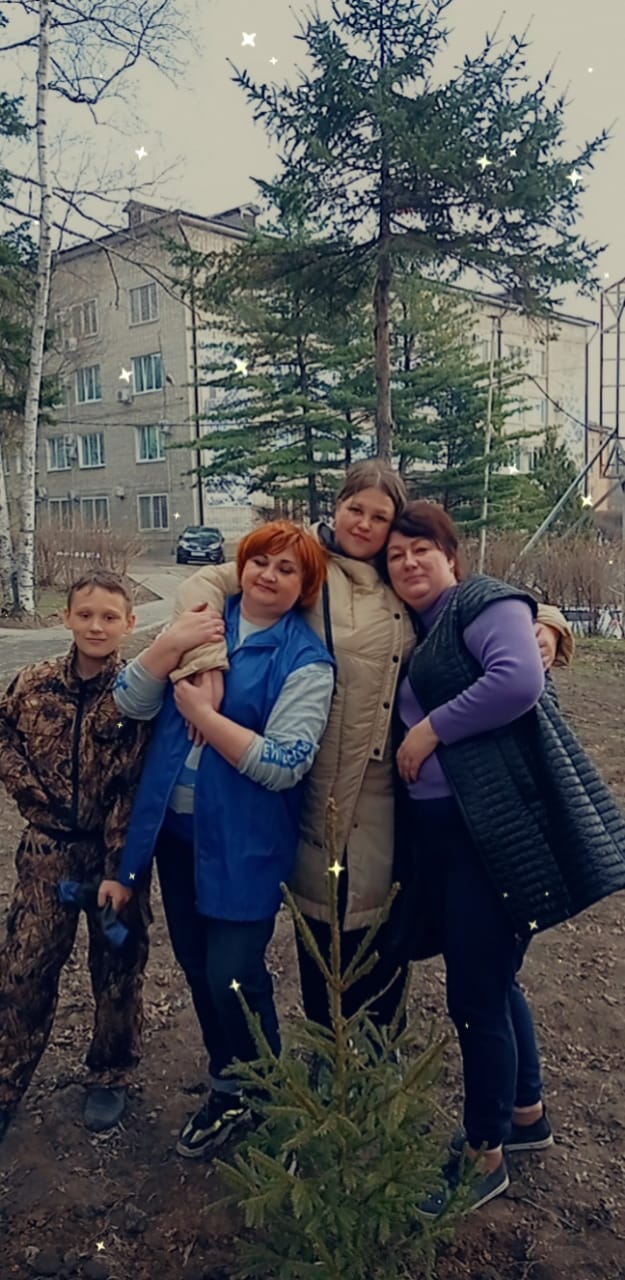 Высадка ёлочек продолжается...