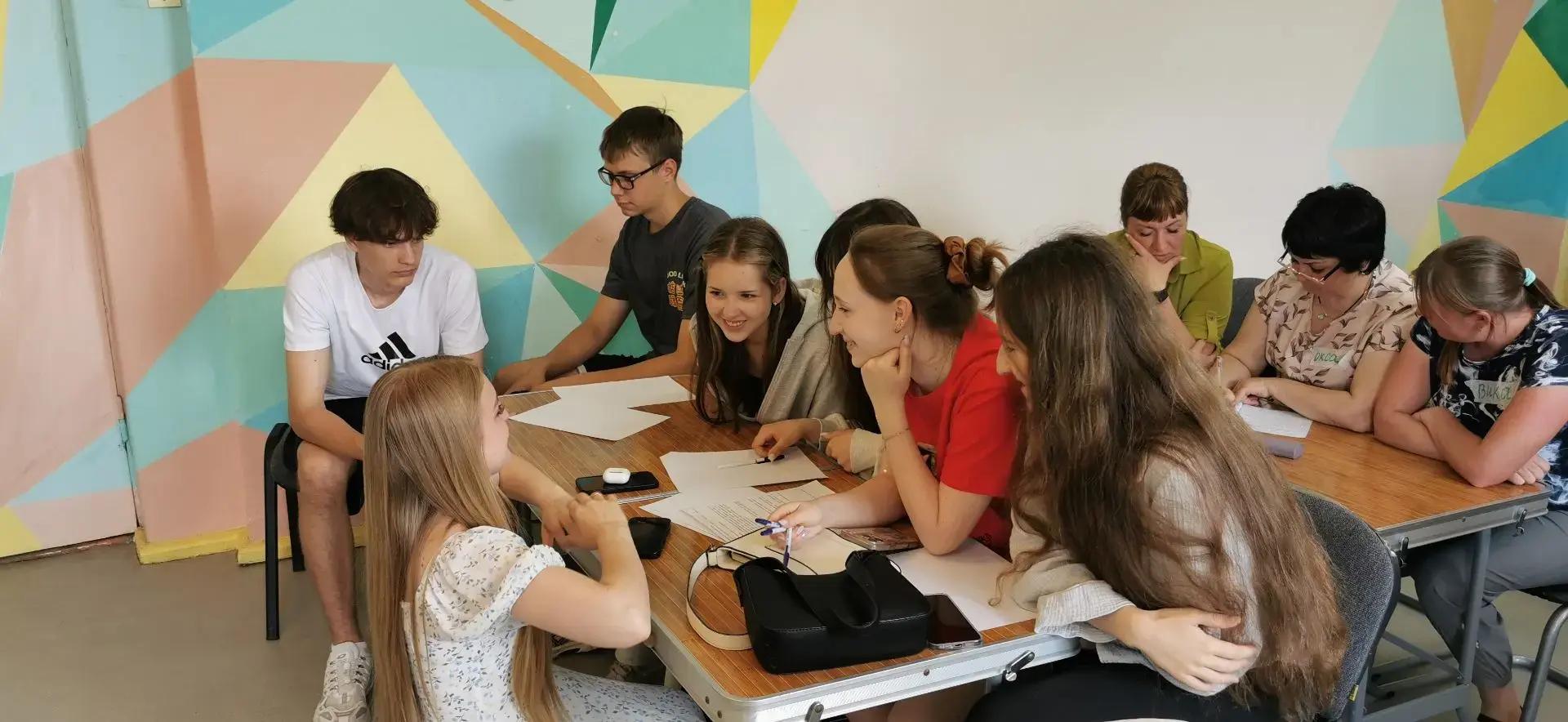 От идеи — к проекту: в Чугуевке прошла сессия «ЛидерШколы. На равных»